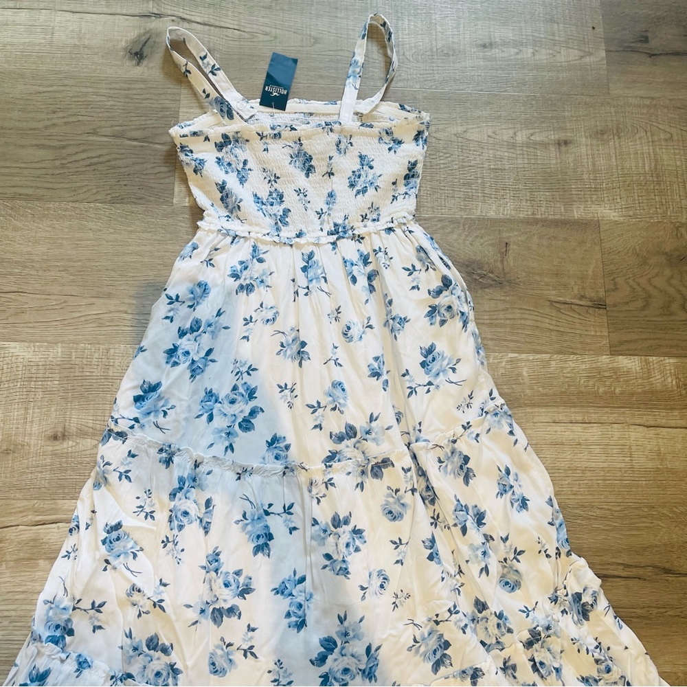 Brand New with tags, Hollister Blue White Floral Long Short Dress XS